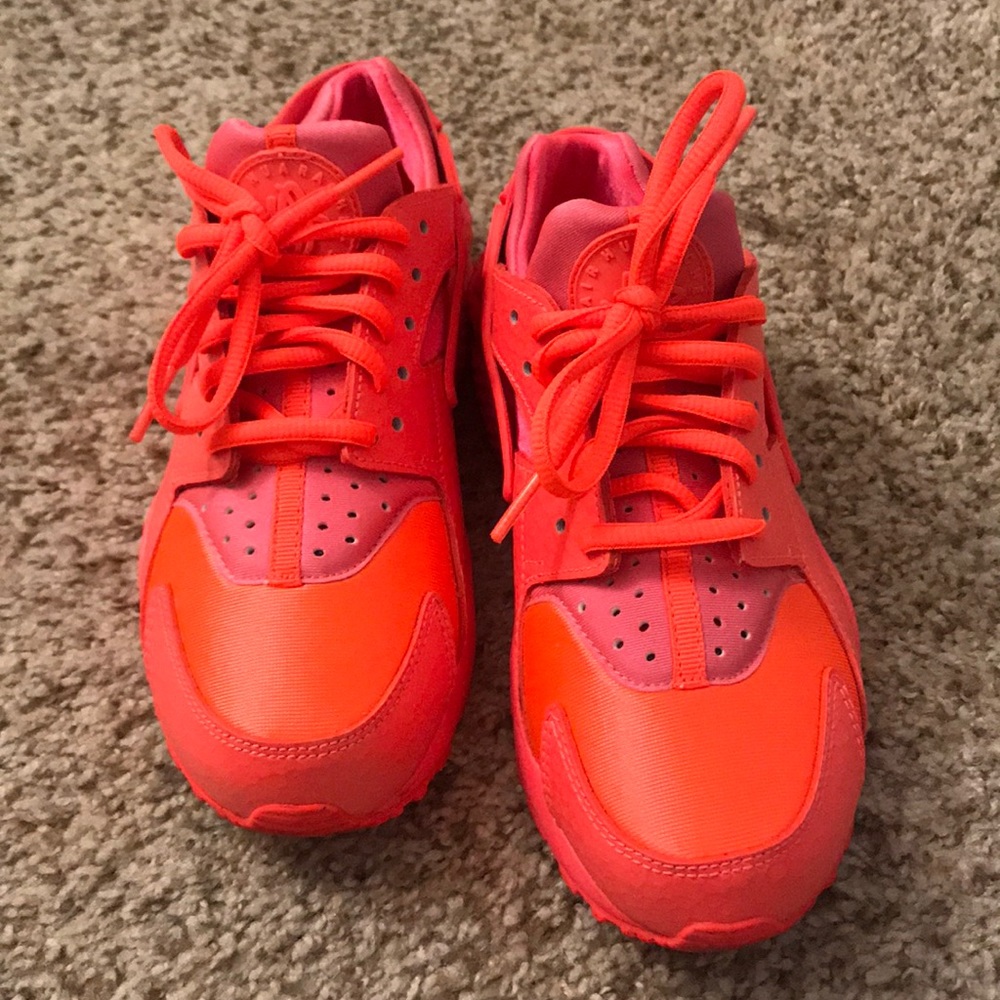 Women’s hot lava Nike huarache